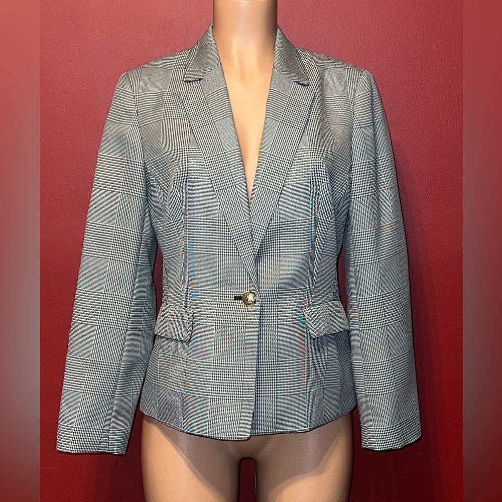 Anne Klein blazer with elbow patches. Size Medium